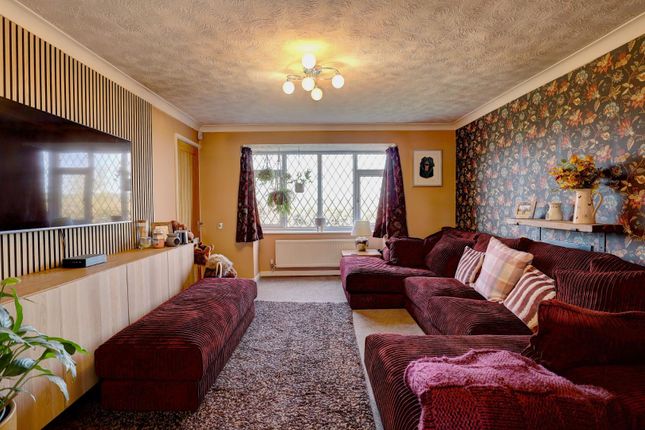 48, Thurlaston Lane, Leicester photo 4