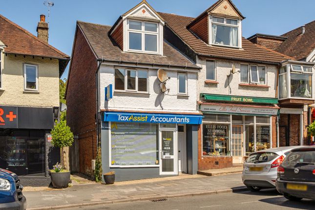 1-bed flat on 78a Wey Hill, Haslemere, £1,250/mo