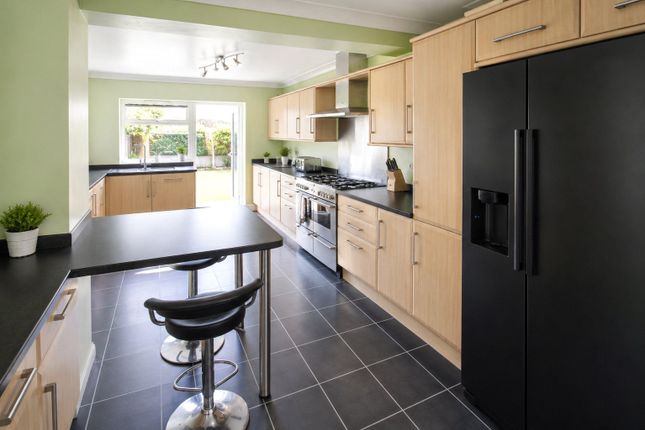 49, The Greensted,, Basildon photo 4