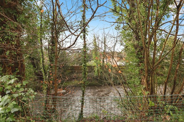 21, Lanelay Park, Pontyclun photo 4