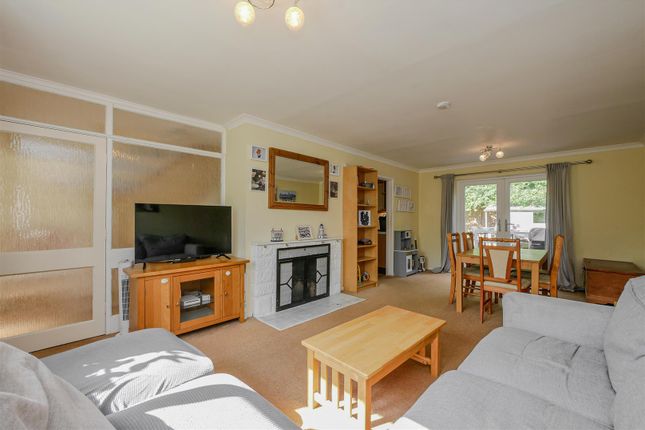 3, St. Leonards Close, Watlington photo 2