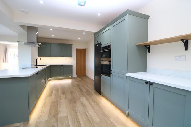 Sells Green, Seend photo 3