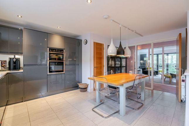 Vale Court,5, Mill Fold Way, Sowerby Bridge photo 3