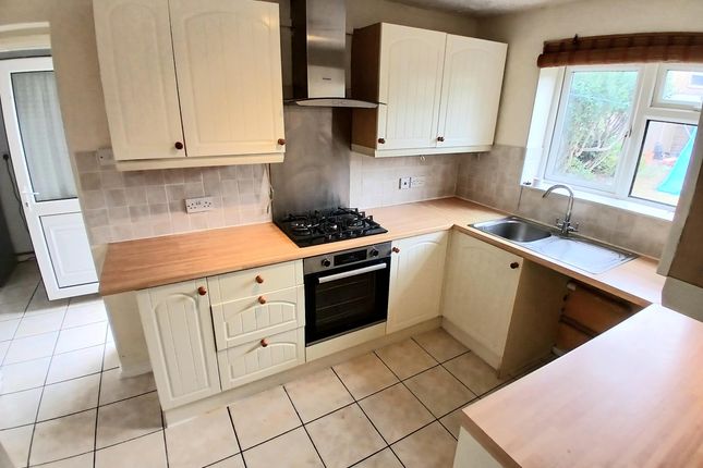 90, St. Margarets, STEVENAGE photo 3
