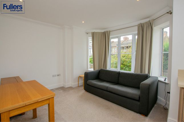 22, Bayswater Close, Palmers Green photo 4