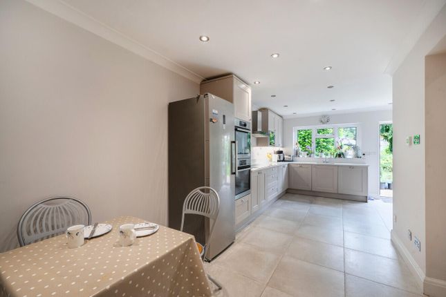 102, Kechill Gardens, Hayes photo 5
