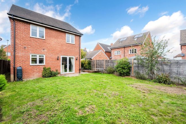 15, Killick Road, Horley photo 2