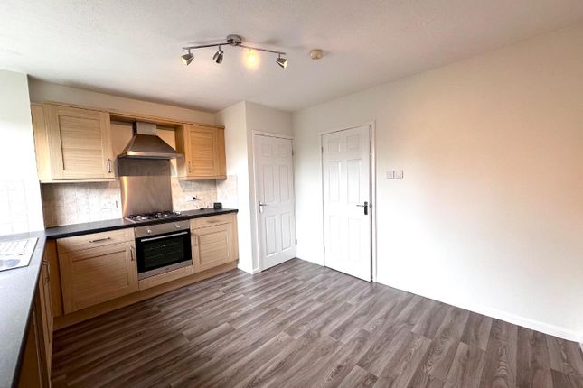 15, Woodroyd, Huddersfield photo 3