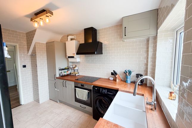 35, Fernlea Grove, Stoke-on-Trent photo 4