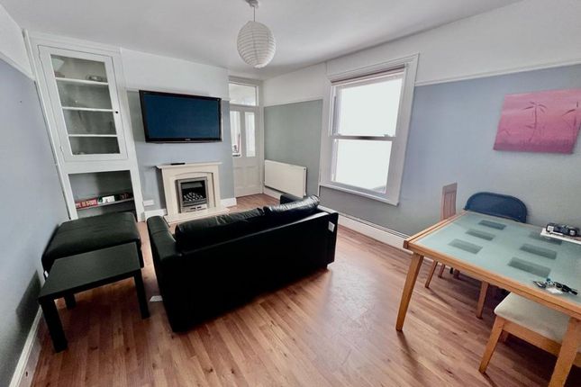 41 Glanbrydan Avenue, Swansea photo 2