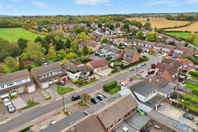 4, Scrub Rise, Billericay photo 3