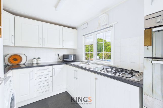 20 The Firs Park Woodside Lane, Hatfield photo 3
