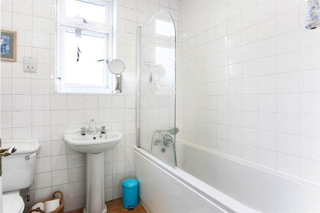 Flat for sale in Park Road, Cheam, Sutton