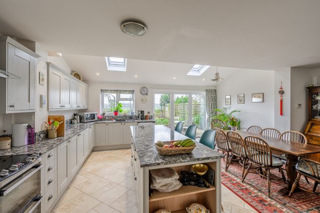 75, Robin Lane, Newport photo 4