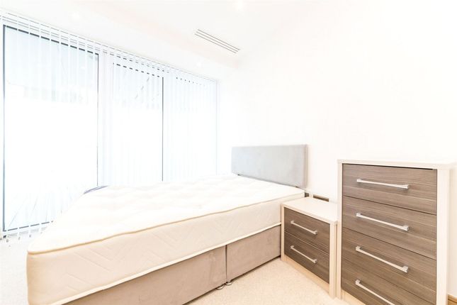 Apartment 1709, Arena Tower, 25, Crossharbour Plaza, London photo 4