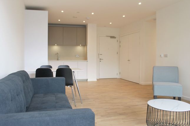 Thumbnail Flat to rent in Kingswood Apartments, 31 Waterline Way, London