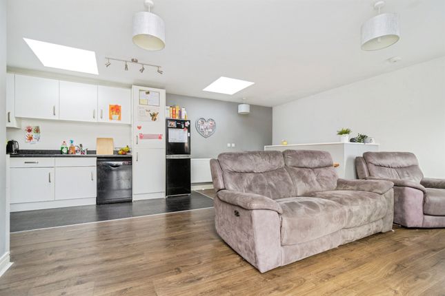 4, Great Tree Court, Paignton photo 3