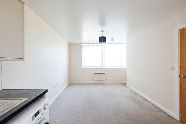 Apt 17, Stockport photo 3