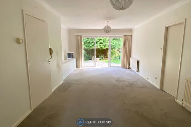 Flat, Cedar Court Christchurch Road, Winchester photo 2