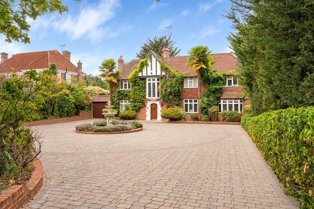5-bed detached on Cockfosters Road, Hertfordshire, £8,200/mo