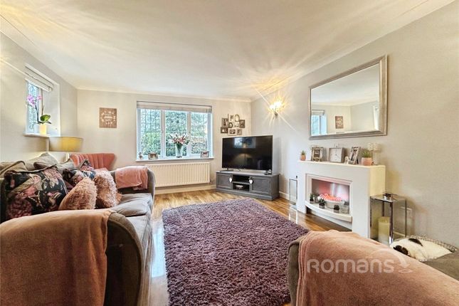 21, Howard Drive, Hampshire photo 3