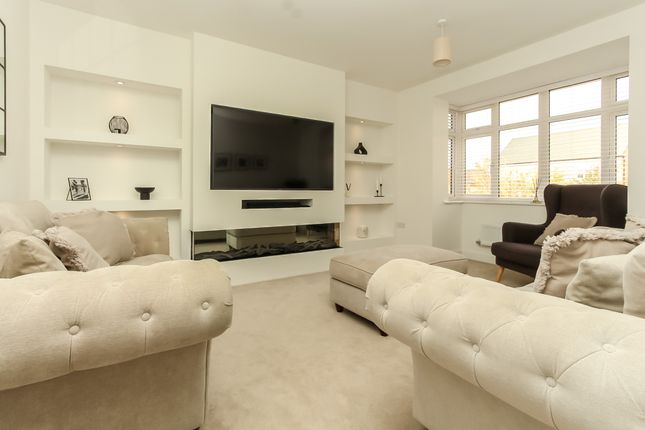 43, Cydonia Way, Wellingborough photo 3