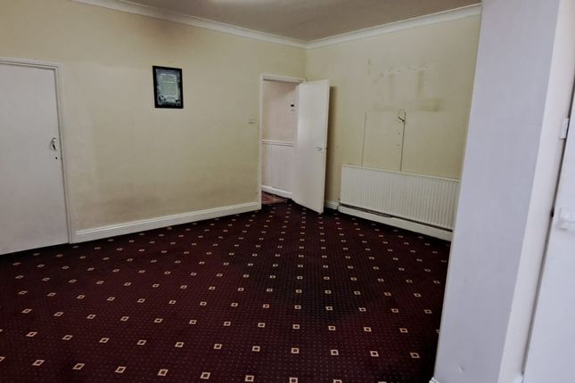 51 Lea Road, SOUTHALL photo 4