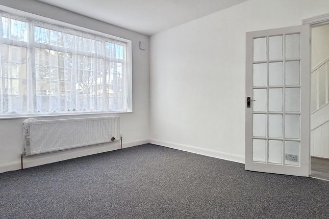 68, Kingsley Avenue, Southall photo 2