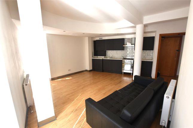 Flat 17,, Simpsons Fold West, Leeds photo 3