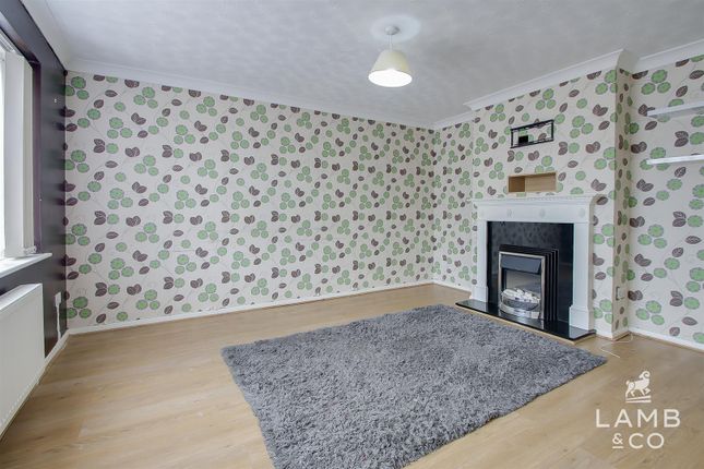8, Fairlop Close, Great Clacton photo 2