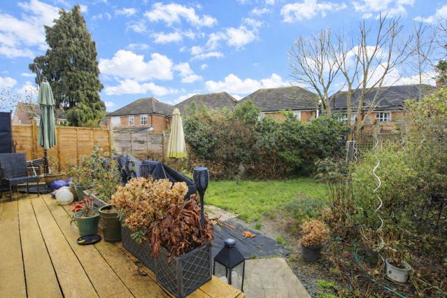 30, Acacia Avenue, Shepperton photo 4