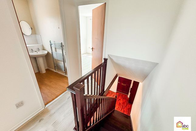 47 Blossom Close, Dagenham photo 4