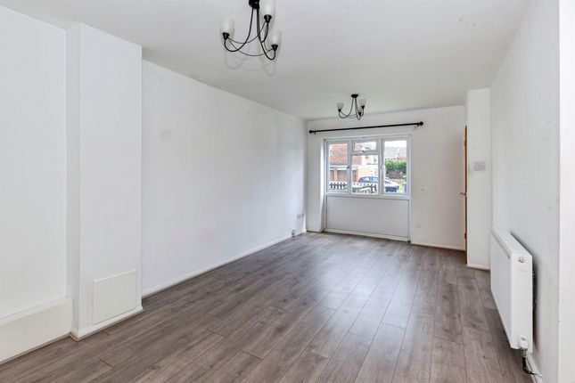 11, Dart Close, Slough photo 2