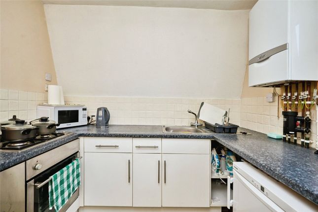 Flat 11, Glenfield Court,, Whitcombe Road, Isle of Wight photo 4