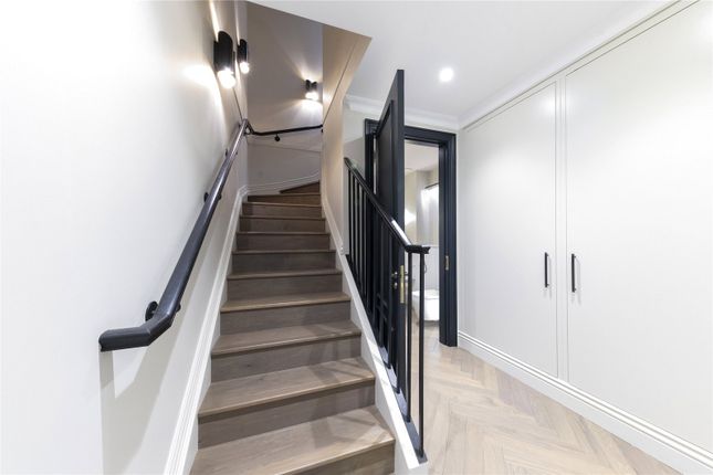 Mews house to rent in Deans Mews, London