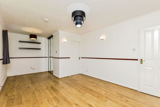 11, Trenear Close, West Sussex photo 3