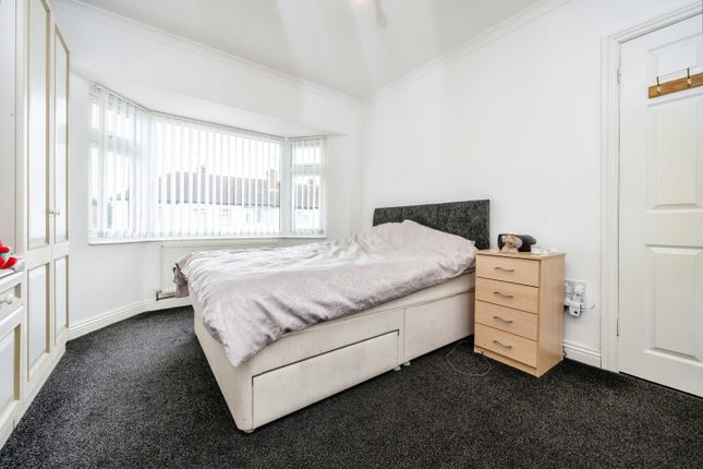 Terraced house for sale in Broad Avenue, Bedford, Bedfordshire