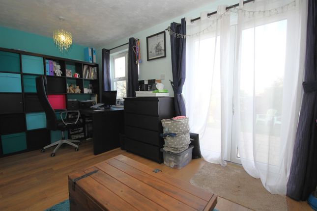 63, Angelica Way, Fareham photo 4