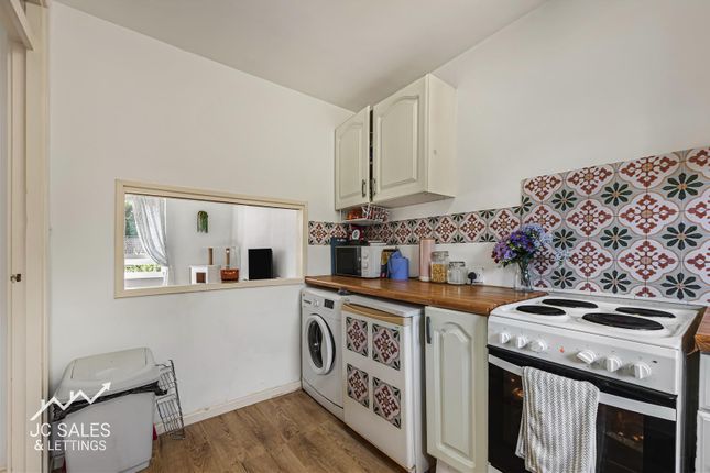 54, Green Oak Crescent, Sheffield photo 4