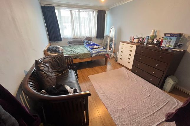 Flat for sale in Lady Margaret Road, Southall