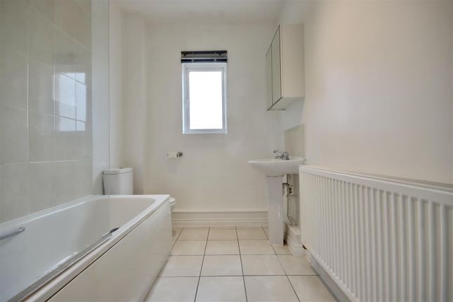 70, Sunlight Gardens, Fareham photo 5