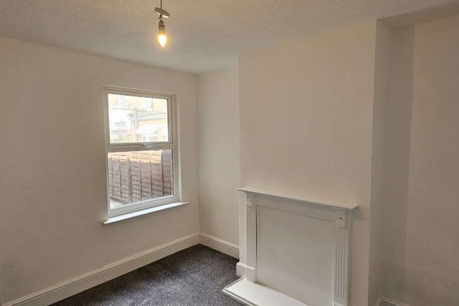 30 Cambridge Street, Luton photo 3