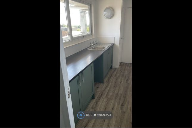 Waverley Court, Waverley Drive, Glenrothes photo 2