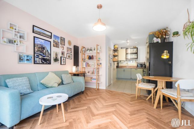 Thumbnail Flat for sale in Bankside Apartments, Coster Avenue