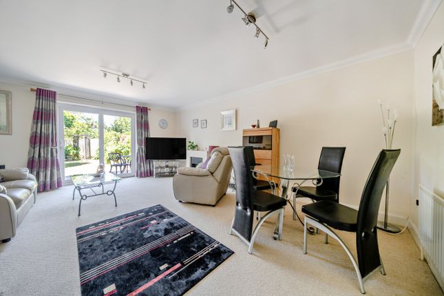 5, Sycamore Court, Worthing photo 3