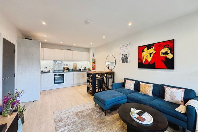 Flat 40, Burghley House, London photo 5