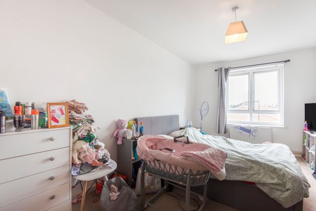 Flat for sale in Tamar Way, Slough
