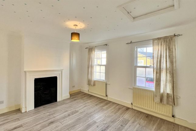 224, Hanworth Road, Hounslow photo 2