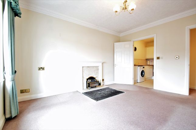 Flat for sale in Cremorne Place, King George Avenue, Petersfield, Hampshire