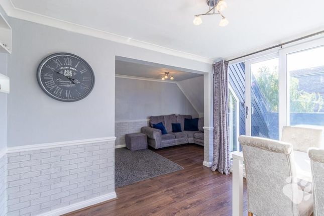 33, Calvert Drive, Basildon photo 4